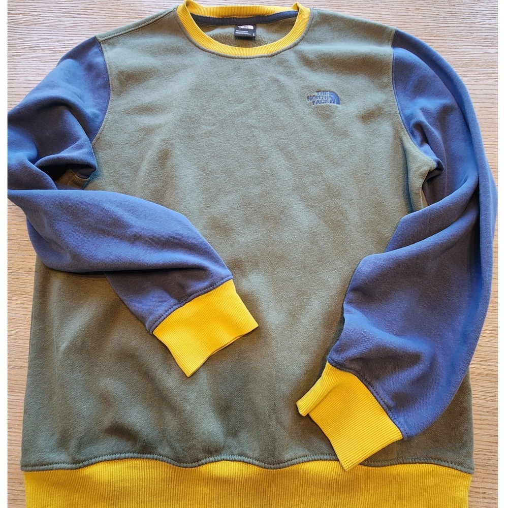 The North Face Colorblock Raglan Crewneck Sweatshirt. gorpcore streetwear Fall